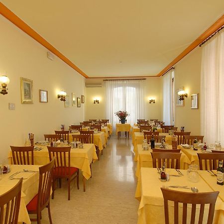 Hotel Delizia Genovese Монтекатини-Терме Экстерьер фото