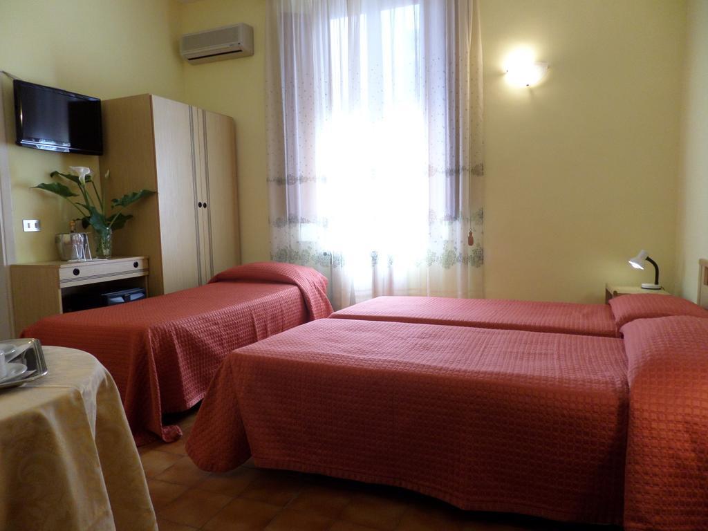 Hotel Delizia Genovese Монтекатини-Терме Экстерьер фото