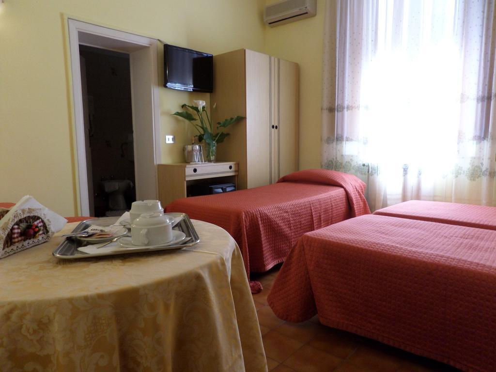 Hotel Delizia Genovese Монтекатини-Терме Номер фото