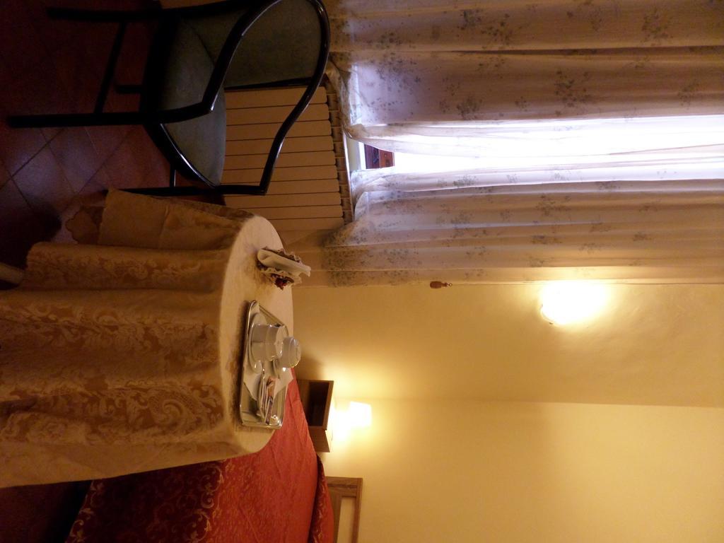 Hotel Delizia Genovese Монтекатини-Терме Номер фото