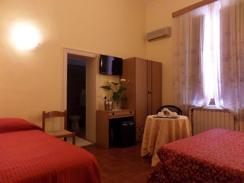 Hotel Delizia Genovese Монтекатини-Терме Номер фото
