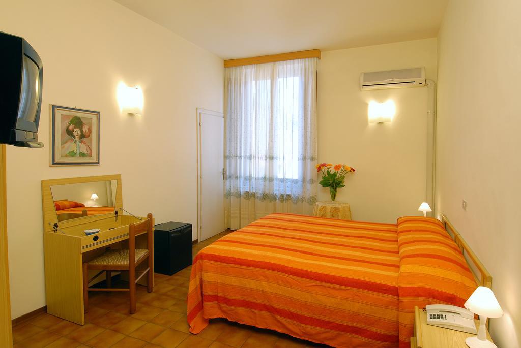 Hotel Delizia Genovese Монтекатини-Терме Номер фото